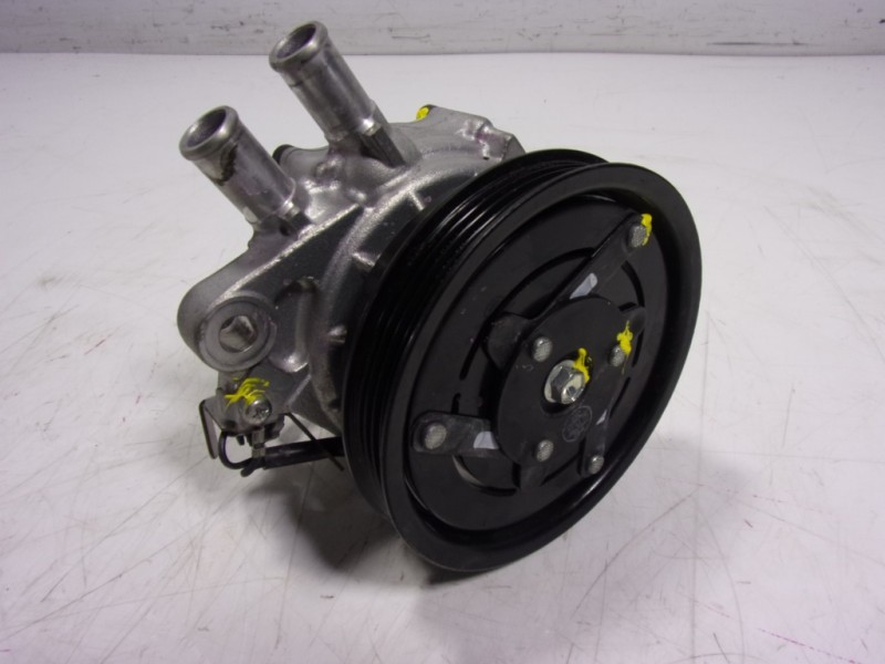 Recambio de bomba agua para toyota hilux (3b/3c/3d) gr sport referencia OEM IAM 871200K030 4181000040 