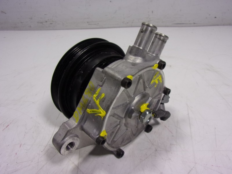 Recambio de bomba agua para toyota hilux (3b/3c/3d) gr sport referencia OEM IAM 871200K030 4181000040 