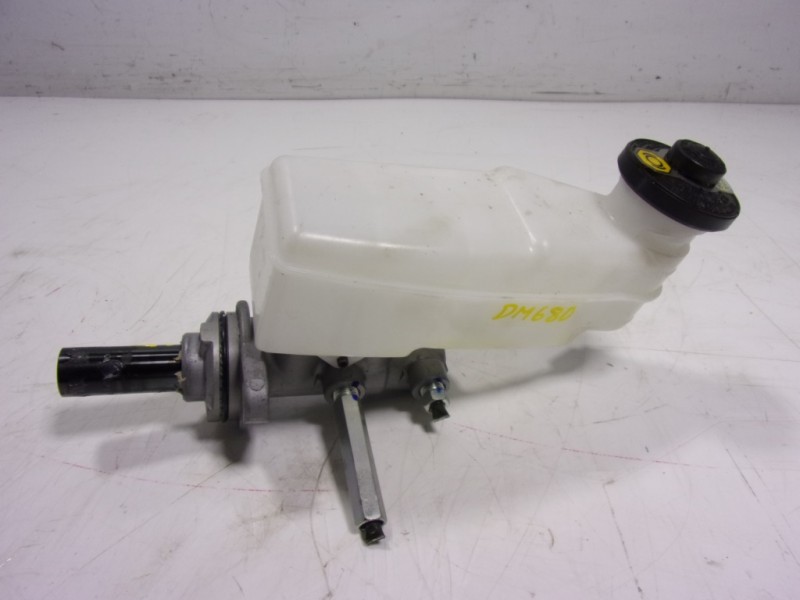 Recambio de bomba freno para toyota hilux (3b/3c/3d) gr sport referencia OEM IAM 472010K580  