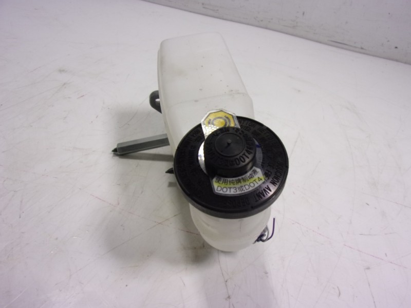 Recambio de bomba freno para toyota hilux (3b/3c/3d) gr sport referencia OEM IAM 472010K580  