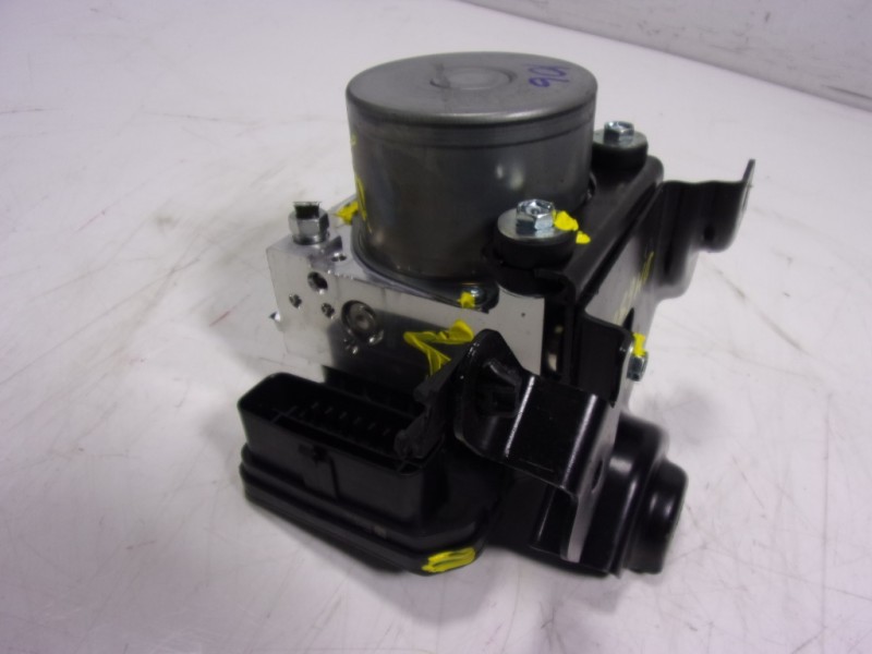 Recambio de abs para toyota hilux (3b/3c/3d) gr sport referencia OEM IAM 4405071N10  