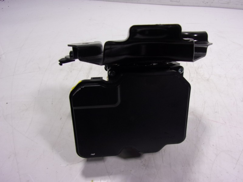 Recambio de abs para toyota hilux (3b/3c/3d) gr sport referencia OEM IAM 4405071N10  