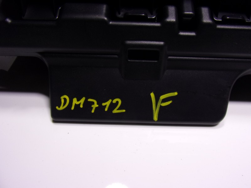 Recambio de guantera para toyota yaris cross 1.5 vvti 16 v 55 kw referencia OEM IAM 55550K0030C0  