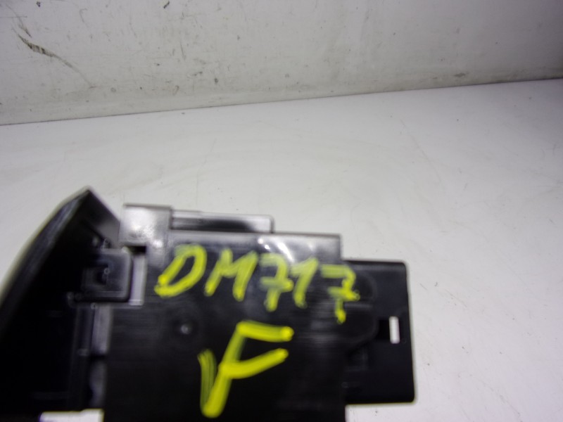 Recambio de warning para toyota corolla hybrid referencia OEM IAM 8433202400 15F44S 