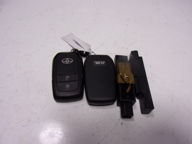 Recambio de conmutador de arranque para toyota corolla hybrid referencia OEM IAM 899A002220  899A002410