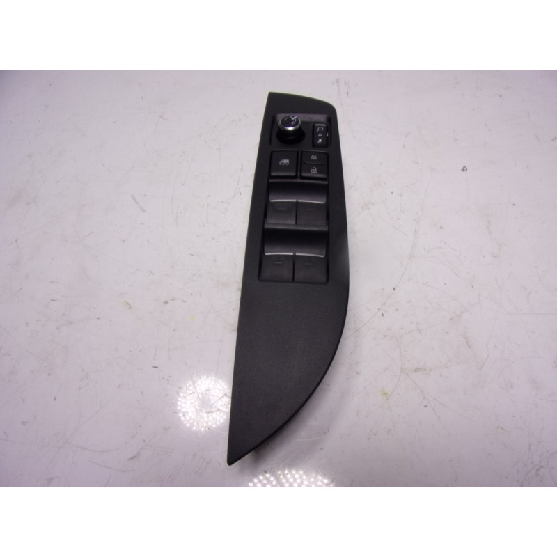 Recambio de mando elevalunas delantero izquierdo para toyota corolla hybrid referencia OEM IAM 8404002550 8404002510 