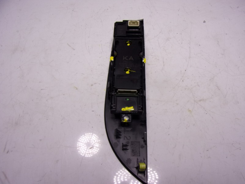 Recambio de mando elevalunas delantero izquierdo para toyota corolla hybrid referencia OEM IAM 8404002550 8404002510 