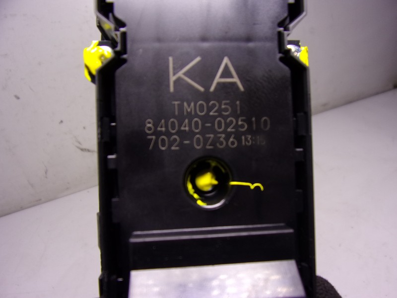 Recambio de mando elevalunas delantero izquierdo para toyota corolla hybrid referencia OEM IAM 8404002550 8404002510 