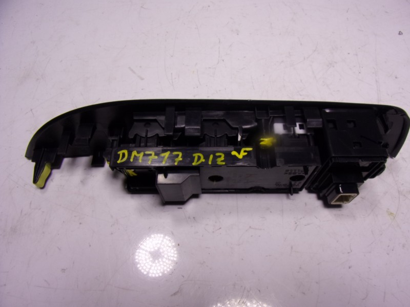 Recambio de mando elevalunas delantero izquierdo para toyota corolla hybrid referencia OEM IAM 8404002550 8404002510 