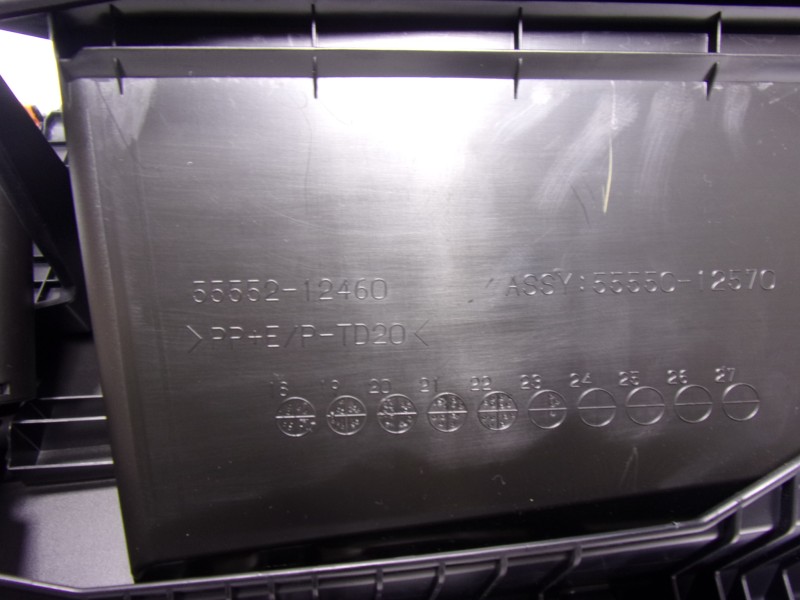 Recambio de guantera para toyota corolla cross hybrid 1.8 referencia OEM IAM 5555012570C0 5555212460 