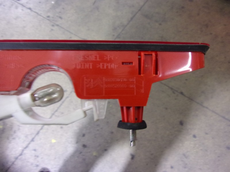 Recambio de piloto trasero central para peugeot partner tepee b9 1.6 16v hdi referencia OEM IAM 6351FC 9682830180 