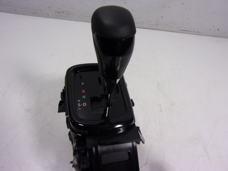 Recambio de palanca cambio para toyota hilux (3b/3c/3d) gr sport referencia OEM IAM 335500K190  