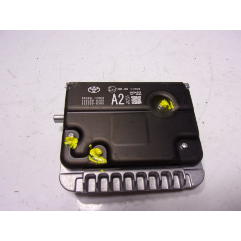 Recambio de modulo electronico para toyota corolla hybrid referencia OEM IAM 8646C12111  