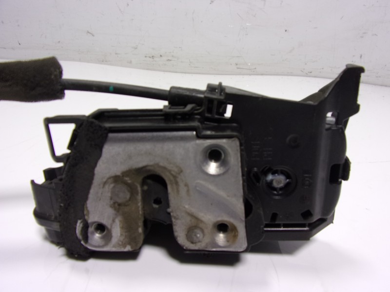 Recambio de cerradura puerta trasera derecha para renault twingo iii 1.0 sce referencia OEM IAM  825022177R 