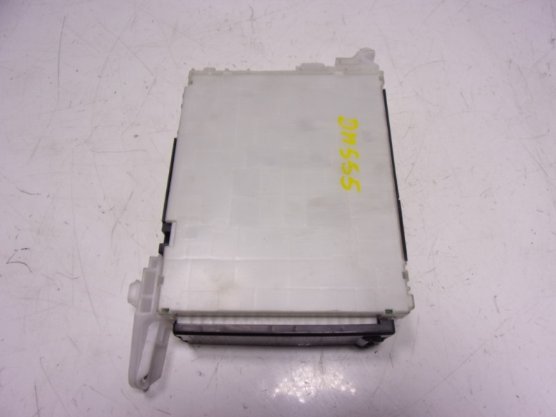 Recambio de caja reles / fusibles para toyota yaris 1.5 vvti hev referencia OEM IAM 82730K0100 892210DA70 