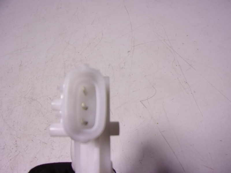 Recambio de cerradura maletero / porton para toyota yaris 1.5 vvti hev referencia OEM IAM 6935002090  