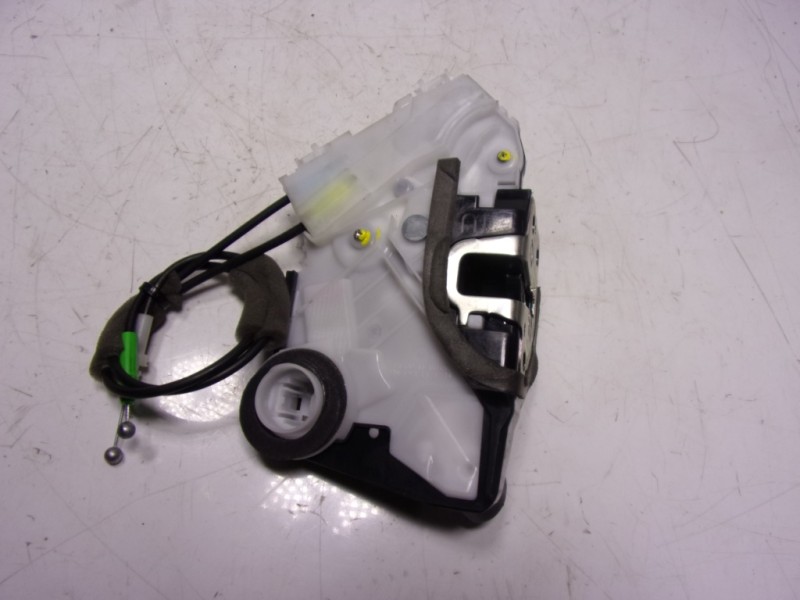 Recambio de cerradura puerta delantera izquierda para toyota yaris 1.5 vvti hev referencia OEM IAM 69040K0040 M7311460M6 