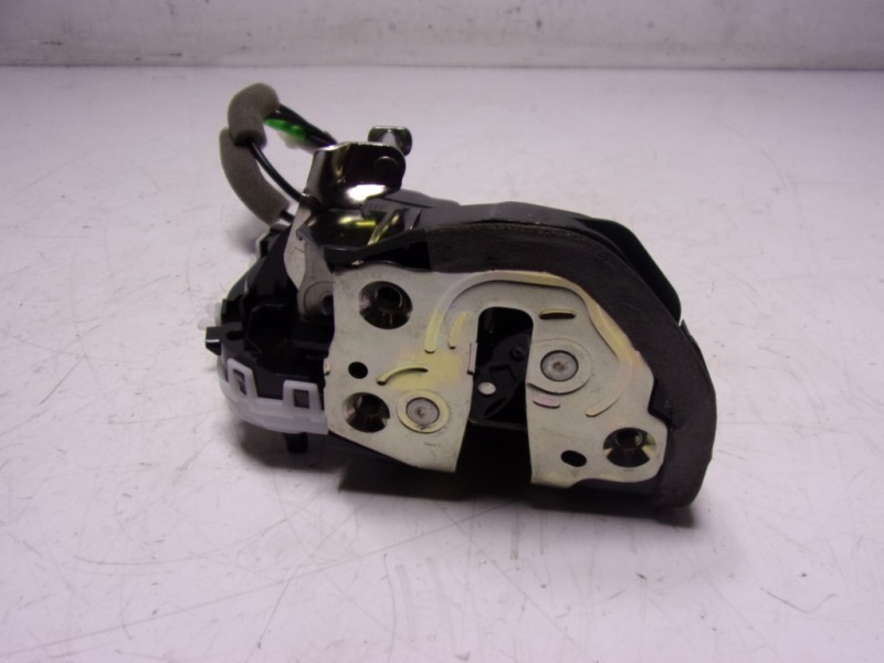 Recambio de cerradura puerta trasera izquierda para toyota yaris 1.5 vvti hev referencia OEM IAM 69060K0030 M7314460M6 