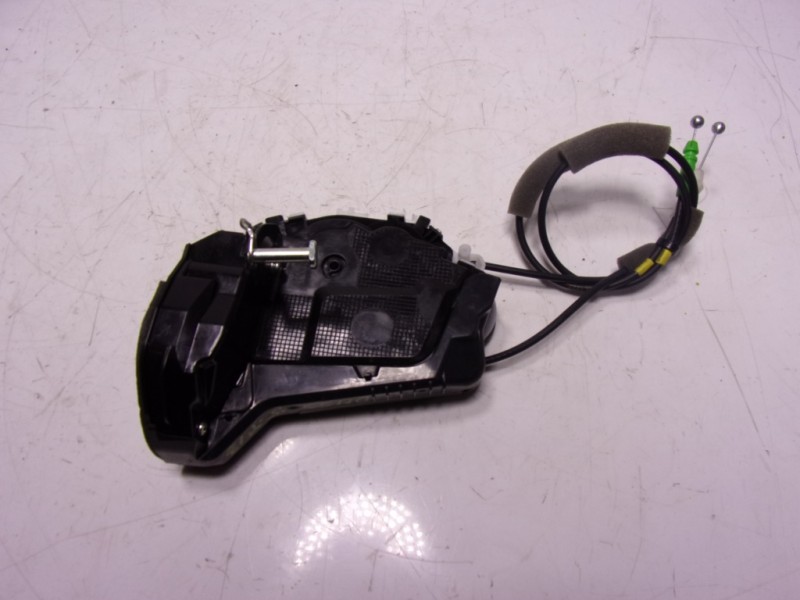 Recambio de cerradura puerta trasera izquierda para toyota yaris 1.5 vvti hev referencia OEM IAM 69060K0030 M7314460M6 
