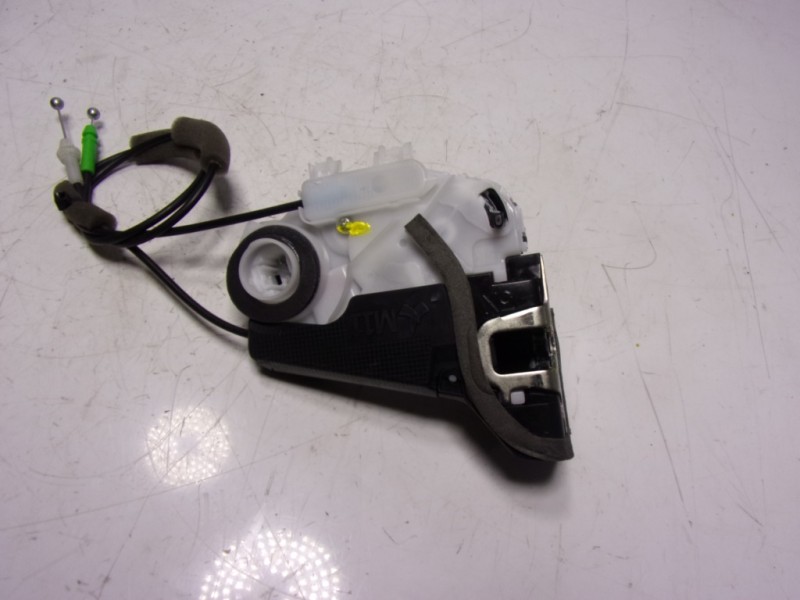 Recambio de cerradura puerta trasera izquierda para toyota yaris 1.5 vvti hev referencia OEM IAM 69060K0030 M7314460M6 