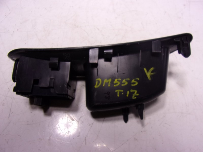 Recambio de mando elevalunas trasero izquierdo para toyota yaris 1.5 vvti hev referencia OEM IAM 8481002260 3561B361D 