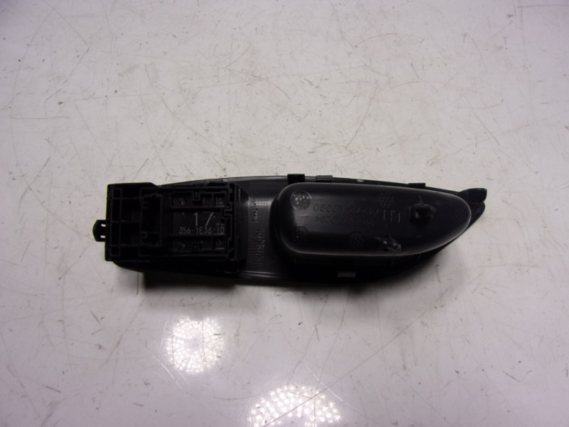 Recambio de mando elevalunas trasero izquierdo para toyota yaris 1.5 vvti hev referencia OEM IAM 8481002260 3561B361D 