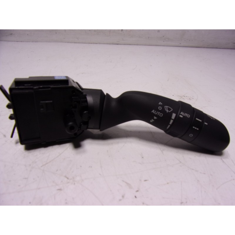 Recambio de mando limpia para toyota yaris 1.5 vvti hev referencia OEM IAM 8465202A50  