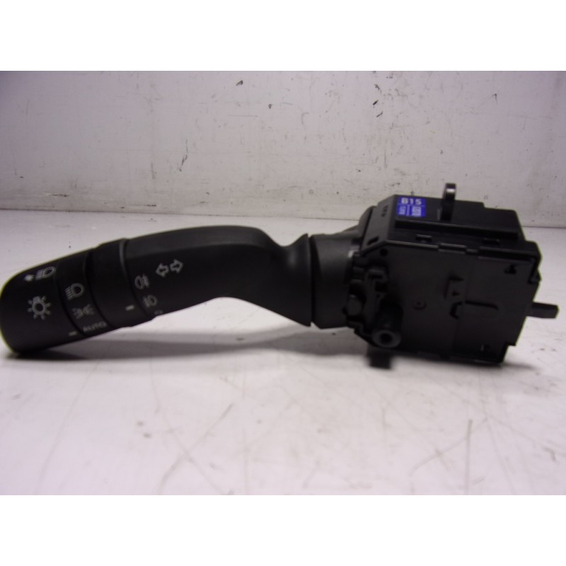 Recambio de mando luces para toyota yaris 1.5 vvti hev referencia OEM IAM 8432902040  