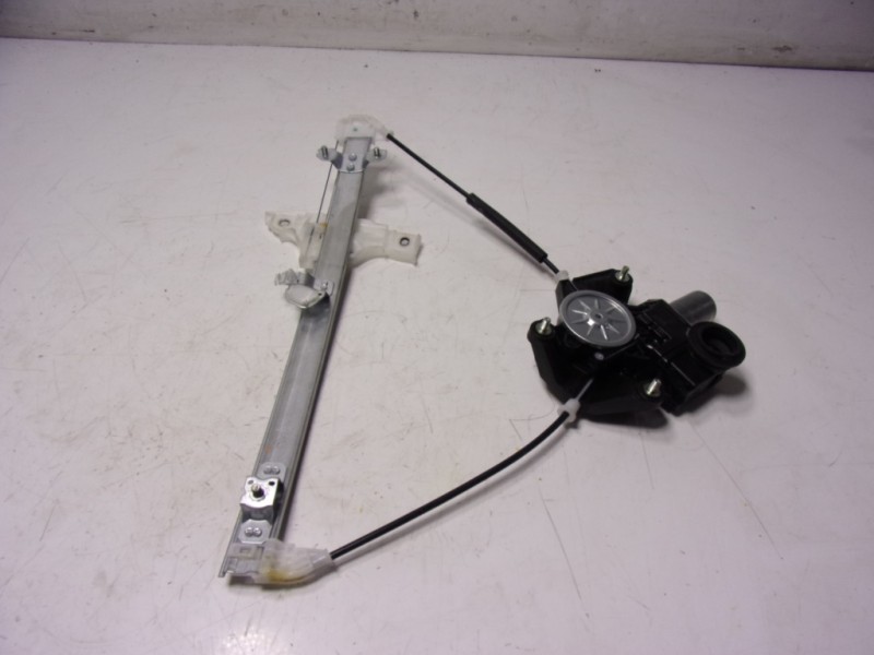 Recambio de elevalunas trasero izquierdo para toyota yaris 1.5 vvti hev referencia OEM IAM  85720K0010 