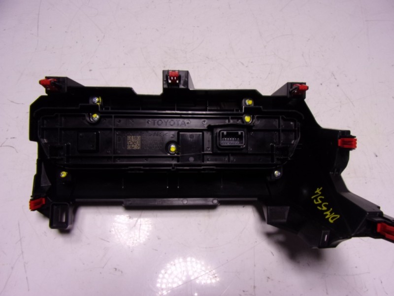 Recambio de mando climatizador para toyota yaris 1.5 vvti hev referencia OEM IAM  559000DN00 