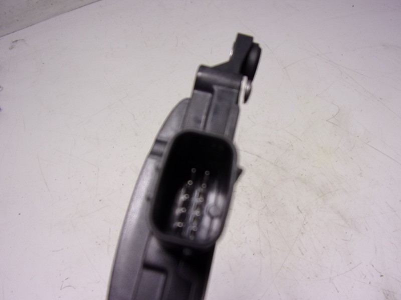 Recambio de modulo electronico para toyota yaris 1.5 vvti hev referencia OEM IAM 88162F4031  