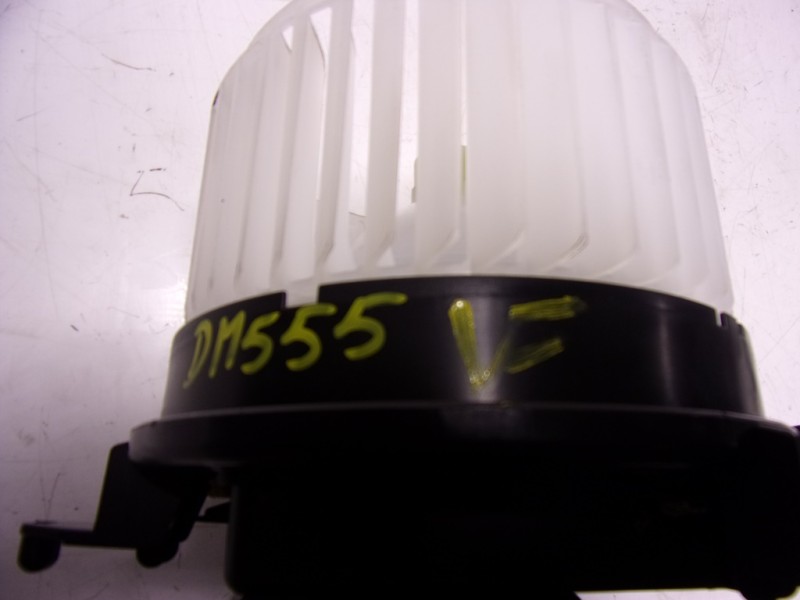 Recambio de motor calefaccion para toyota yaris 1.5 vvti hev referencia OEM IAM 87103K0020  