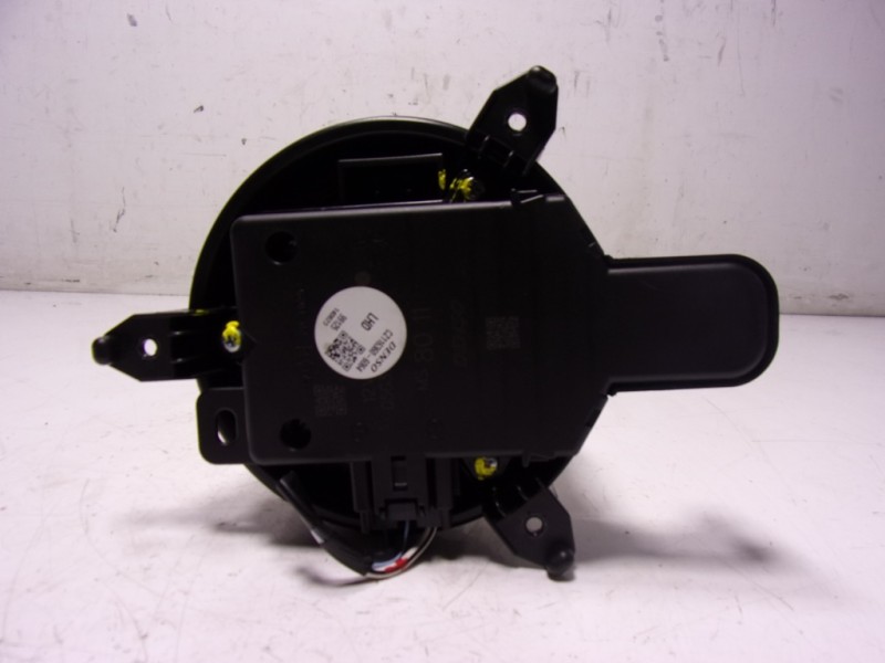 Recambio de motor calefaccion para toyota yaris 1.5 vvti hev referencia OEM IAM 87103K0020  
