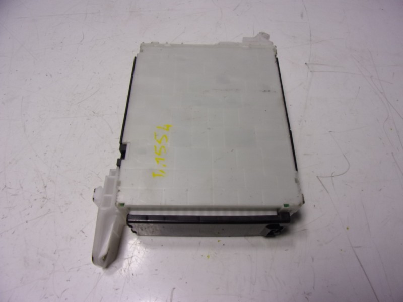 Recambio de caja reles / fusibles para toyota yaris 1.5 vvti hev referencia OEM IAM  892210DA70 