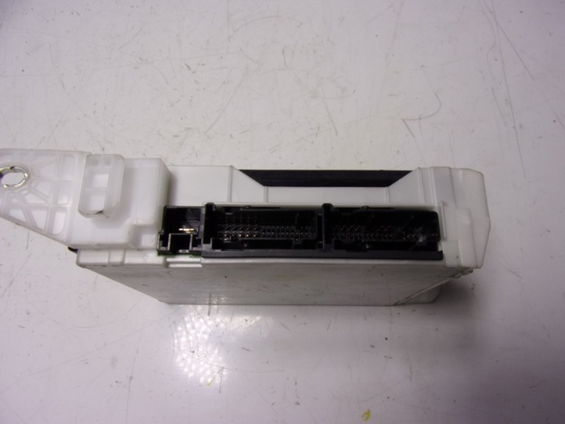 Recambio de caja reles / fusibles para toyota yaris 1.5 vvti hev referencia OEM IAM  892210DA70 