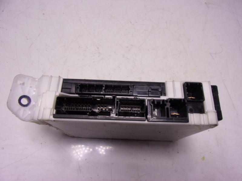 Recambio de caja reles / fusibles para toyota yaris 1.5 vvti hev referencia OEM IAM  892210DA70 