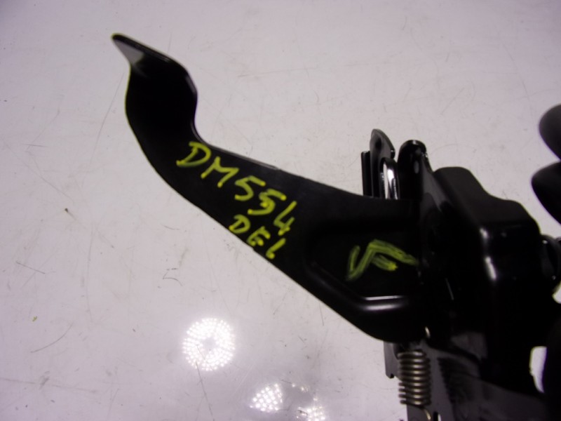 Recambio de cerradura capot para toyota yaris 1.5 vvti hev referencia OEM IAM   