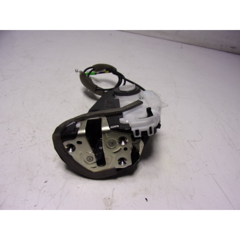 Recambio de cerradura puerta trasera izquierda para toyota yaris 1.5 vvti hev referencia OEM IAM  M7314460M6 