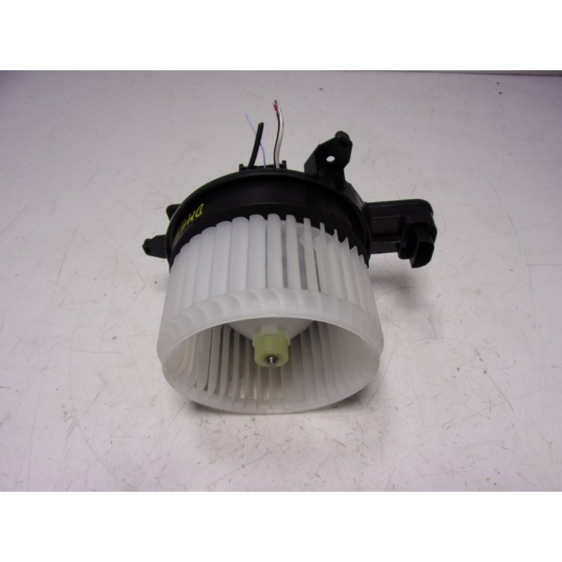 Recambio de motor calefaccion para toyota yaris 1.5 vvti hev referencia OEM IAM  CZ1163608260 