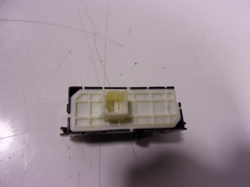 Recambio de modulo electronico para toyota yaris 1.5 vvti hev referencia OEM IAM  M81303 