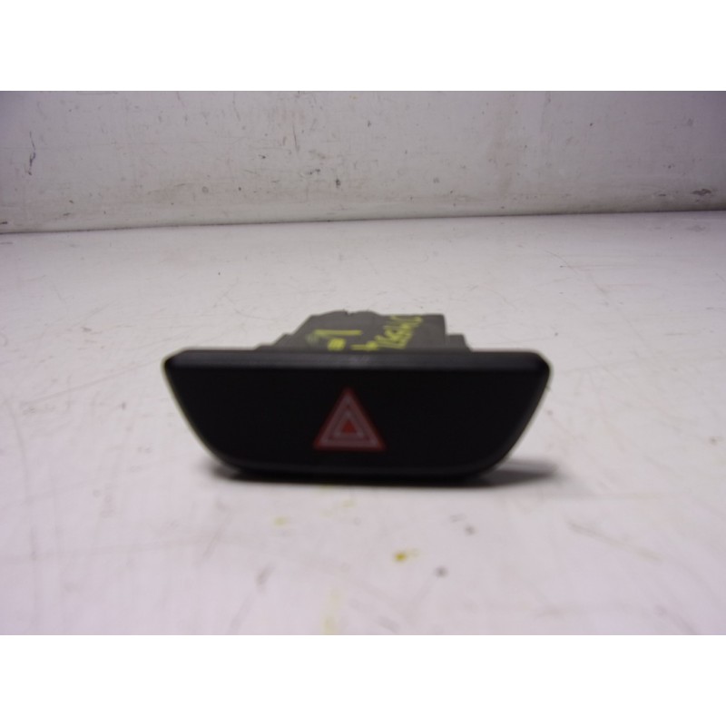 Recambio de warning para toyota yaris 1.5 vvti hev referencia OEM IAM  7851Z20 