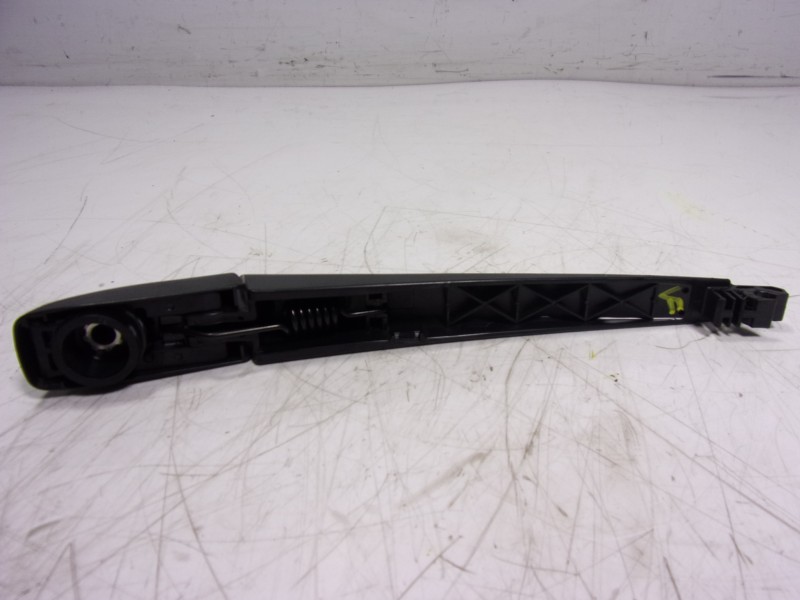 Recambio de brazo limpia trasero para toyota corolla hybrid referencia OEM IAM 8524102080  