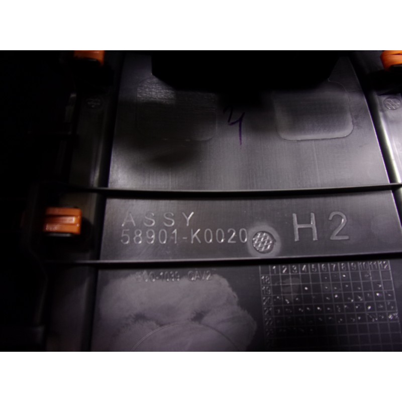 Recambio de apoyabrazos central para toyota yaris cross 1.5 vvti 16 v 55 kw referencia OEM IAM 58905K0020C1 58901K0020 