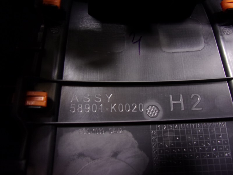 Recambio de apoyabrazos central para toyota yaris cross 1.5 vvti 16 v 55 kw referencia OEM IAM 58905K0020C1 58901K0020 