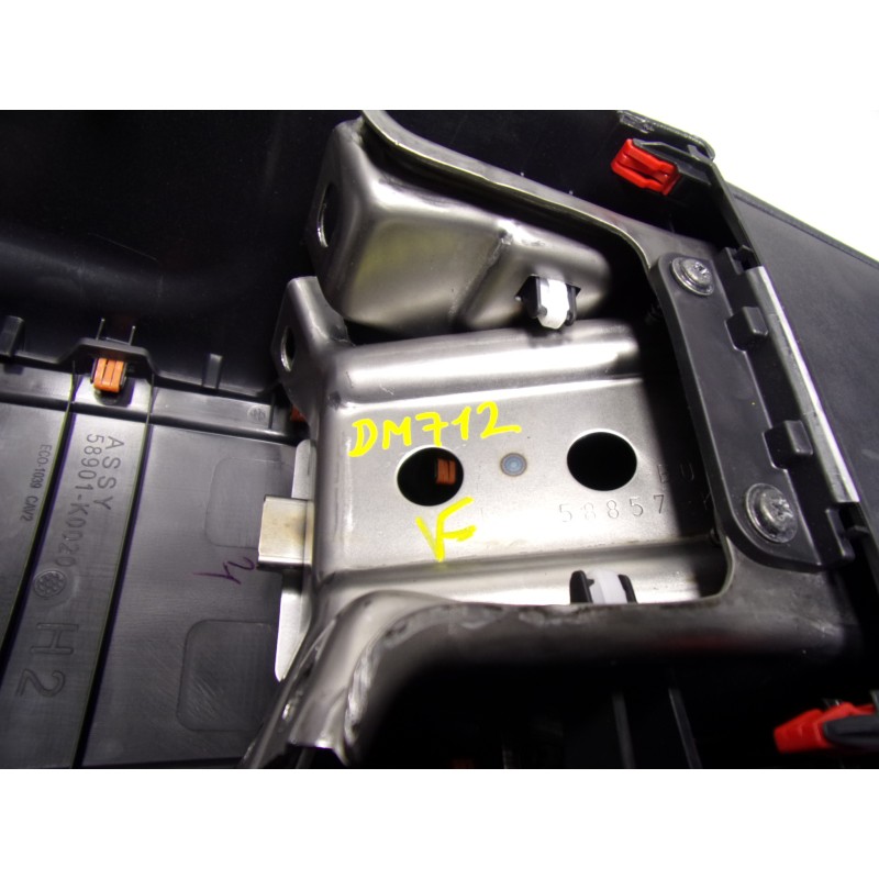 Recambio de apoyabrazos central para toyota yaris cross 1.5 vvti 16 v 55 kw referencia OEM IAM 58905K0020C1 58901K0020 