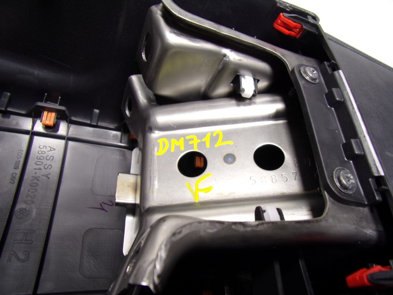 Recambio de apoyabrazos central para toyota yaris cross 1.5 vvti 16 v 55 kw referencia OEM IAM 58905K0020C1 58901K0020 