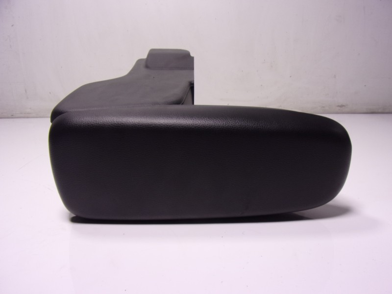 Recambio de apoyabrazos central para toyota yaris cross 1.5 vvti 16 v 55 kw referencia OEM IAM 58905K0020C1 58901K0020 