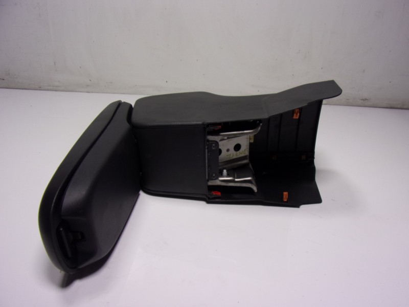 Recambio de apoyabrazos central para toyota yaris cross 1.5 vvti 16 v 55 kw referencia OEM IAM 58905K0020C1 58901K0020 