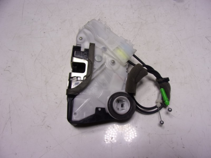 Recambio de cerradura puerta delantera derecha para toyota yaris 1.5 vvti hev referencia OEM IAM 69030K0040 M7311530M6 