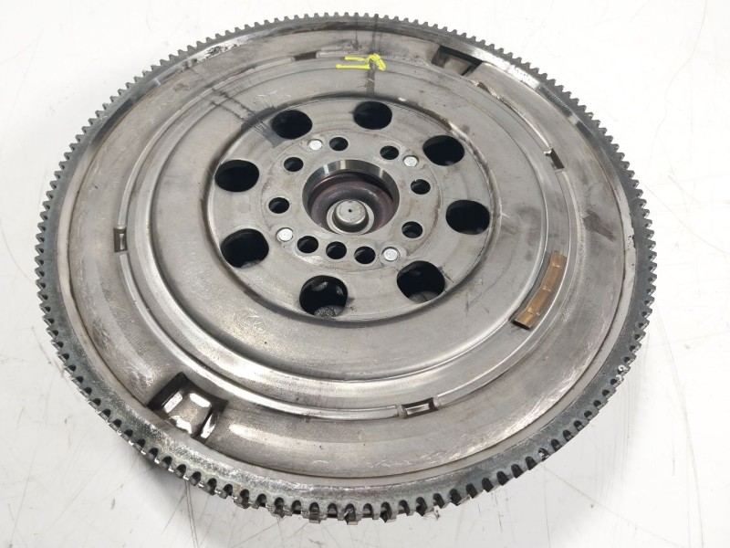 Recambio de volante motor para mercedes-benz vito kasten 2.1 cdi cat referencia OEM IAM   
